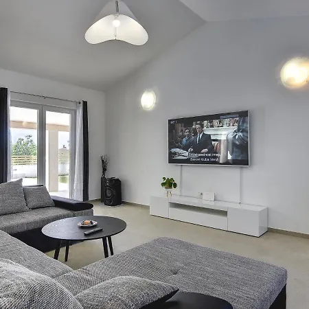 Single-storey With Private Pool Holiday home