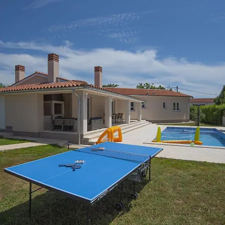 Single-storey With Private Pool Marcana