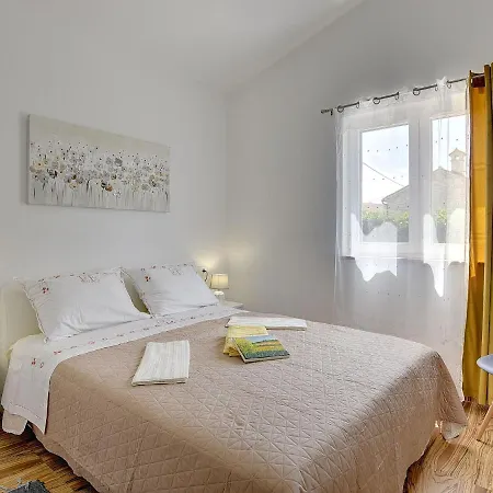 Single-storey With Private Pool *