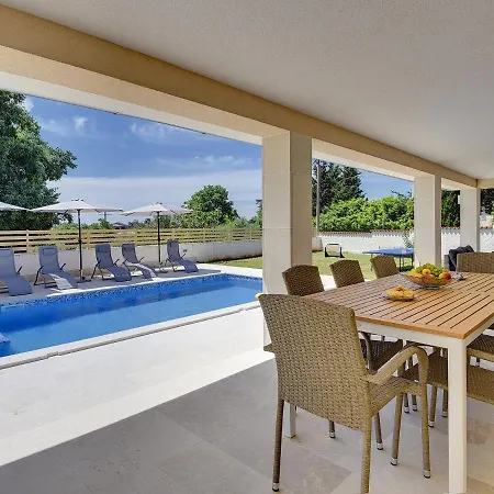 Single-storey With Private Pool Holiday home *