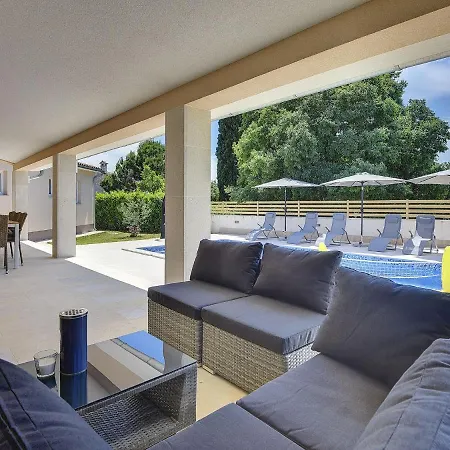 Single-storey With Private Pool Marcana