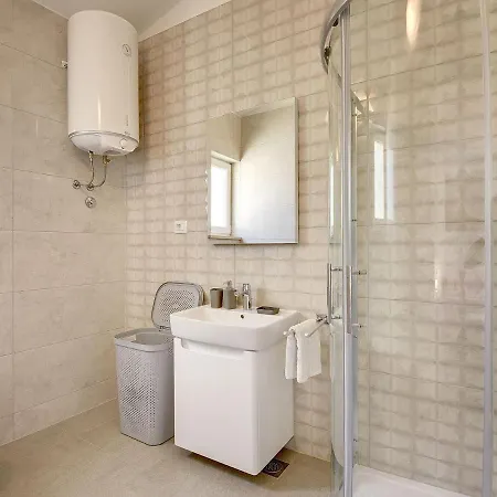 Single-storey With Private Pool *