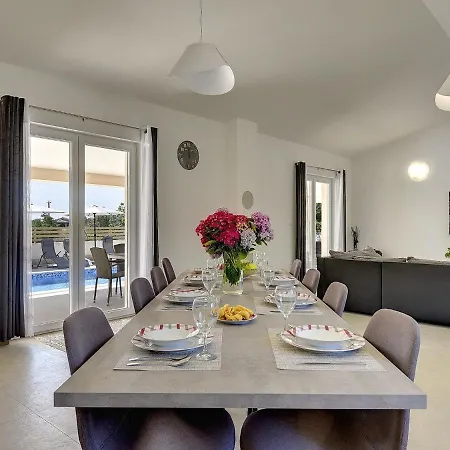 Single-storey With Private Pool *