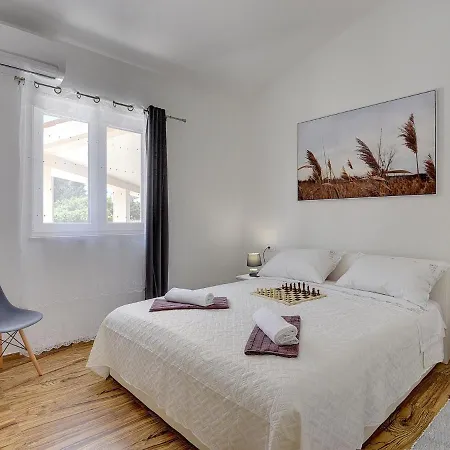 Single-storey With Private Pool بيت للعطل Marčana